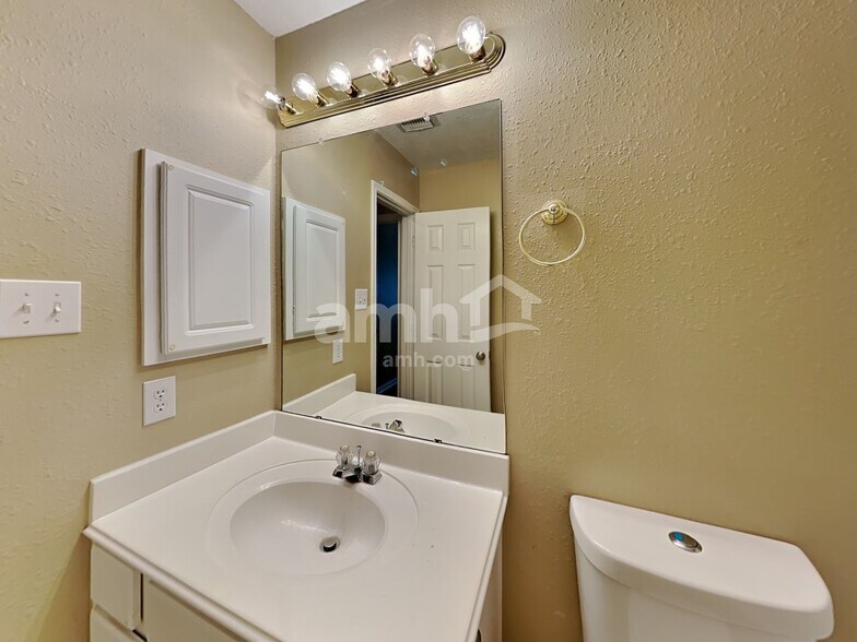 Building Photo - 3523 Pine Valley Dr