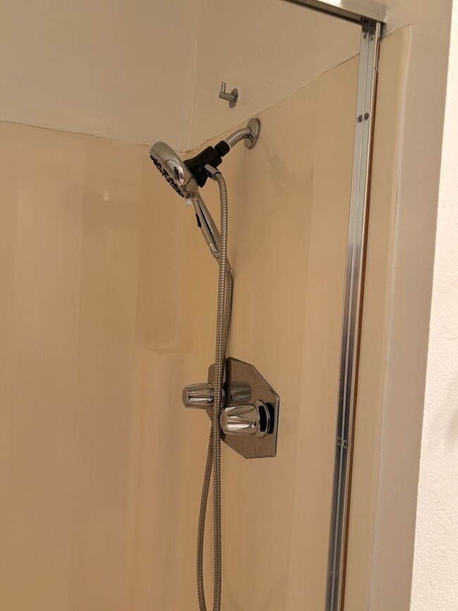 Building Photo - Gorgeous condo with Amazing Views!