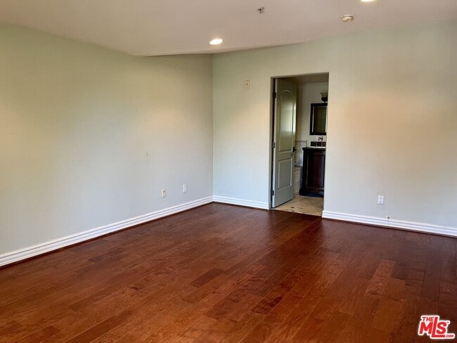 Building Photo - 4301 Los Feliz Blvd