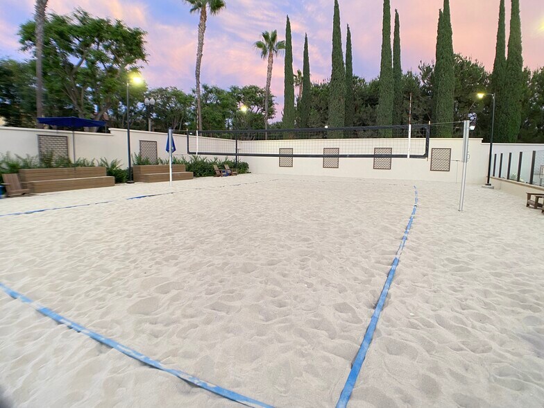 Building Photo - 101 Hallmark