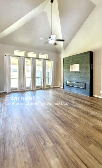 Building Photo - 306 Greenhill St
