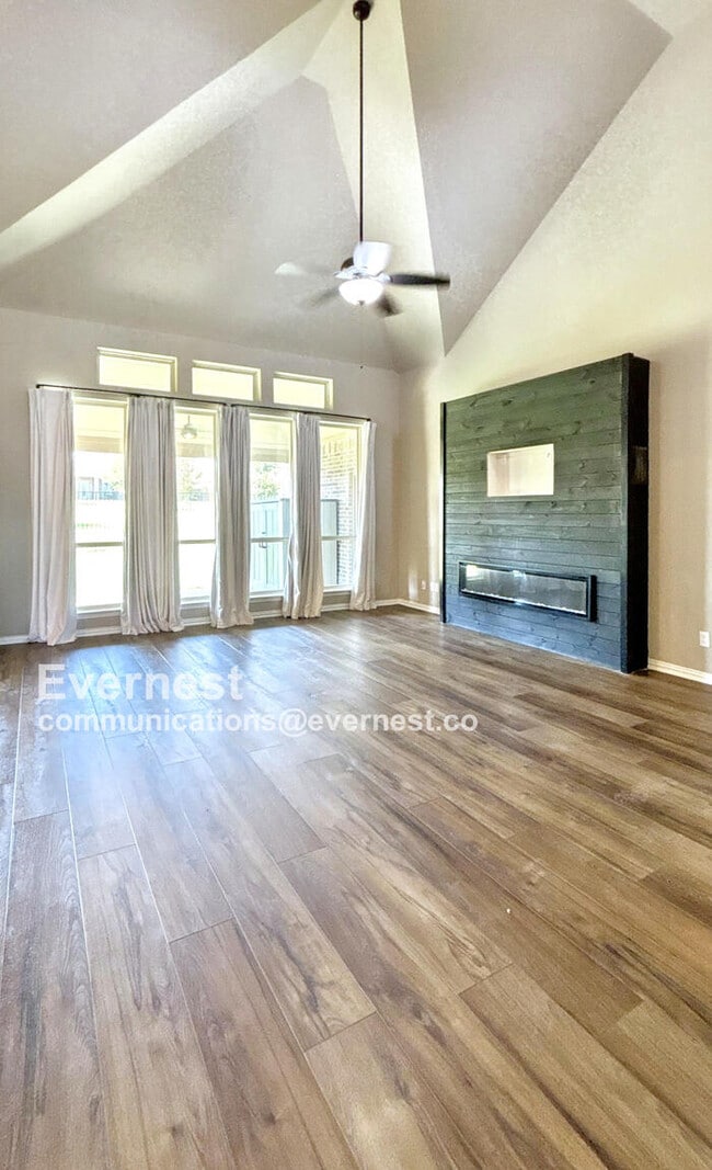 Building Photo - 306 Greenhill St