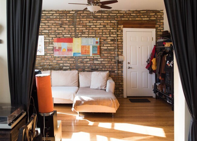 Building Photo - Huge UK Village 1 bed with Deck, Outdoor Space, Laundry. Free Internet