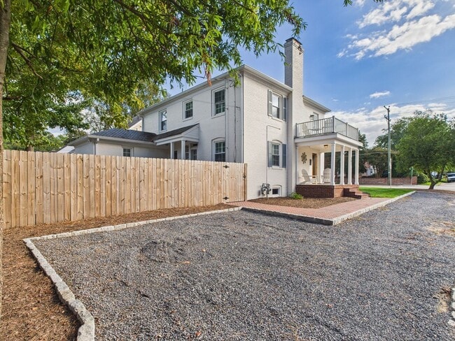Building Photo - 5508 Grove Ave