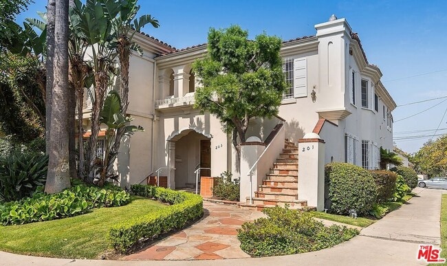 Building Photo - 203 S Detroit St