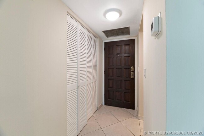 Building Photo - 3800 N Hills Dr