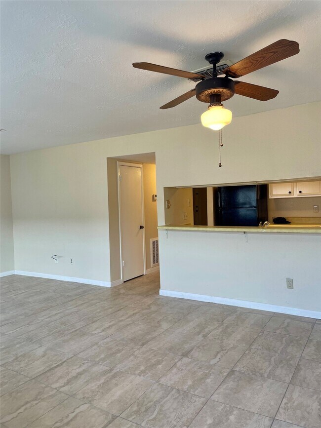 Building Photo - 7051 Chasewood Dr
