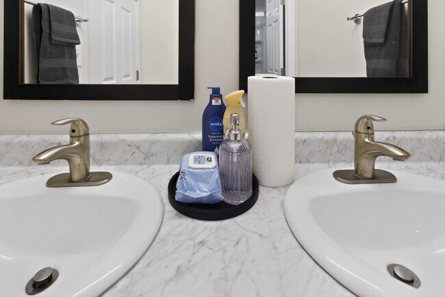 Building Photo - 800 Alexander Rd