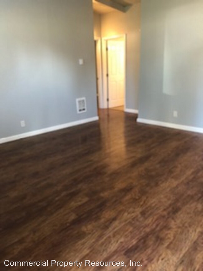 Building Photo - 825 Waverly Dr SE