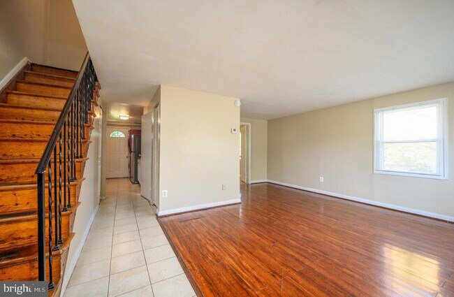 Building Photo - 7737 Greymont St