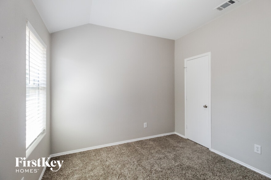 Building Photo - 1450 Waldrop Dr