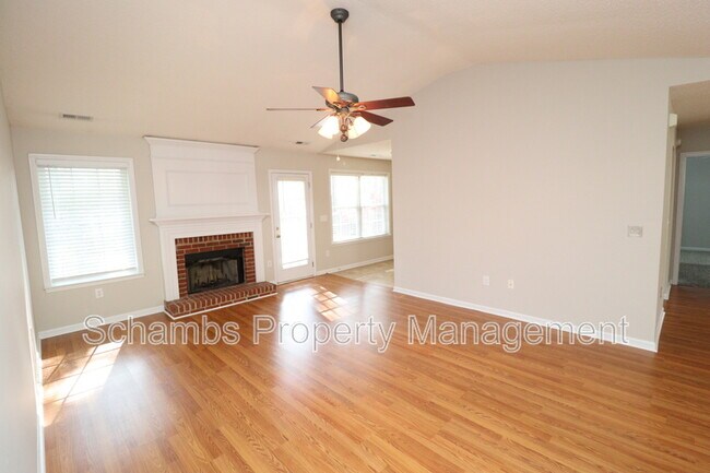 Building Photo - 305 Firefly Rd