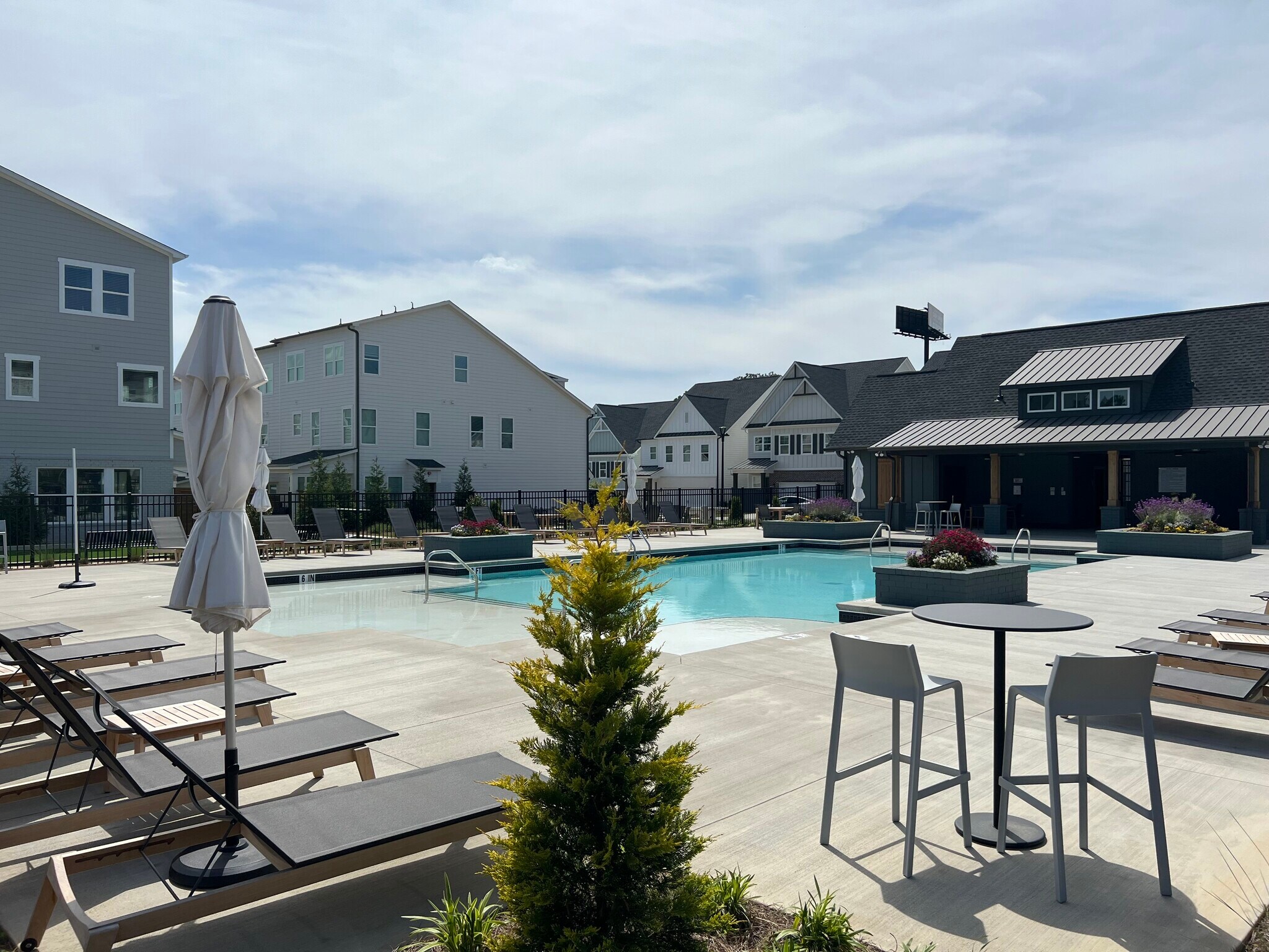 Building Photo - 1245 Willowcrest Way