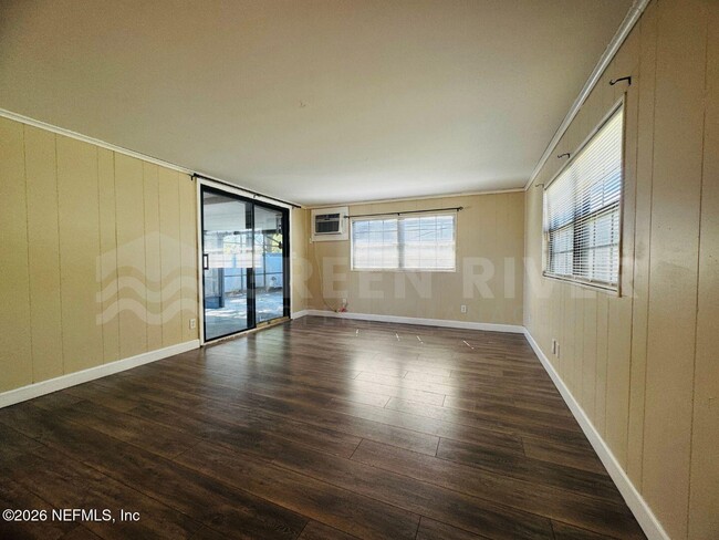 Building Photo - 246 Sara Dr