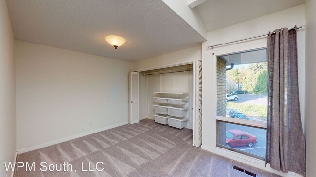 Building Photo - 10905 Glen Acres Dr S