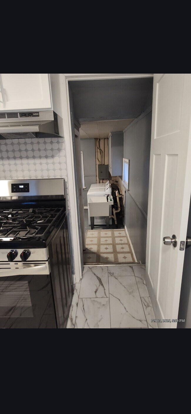 Building Photo - 11052 Chapp Ave