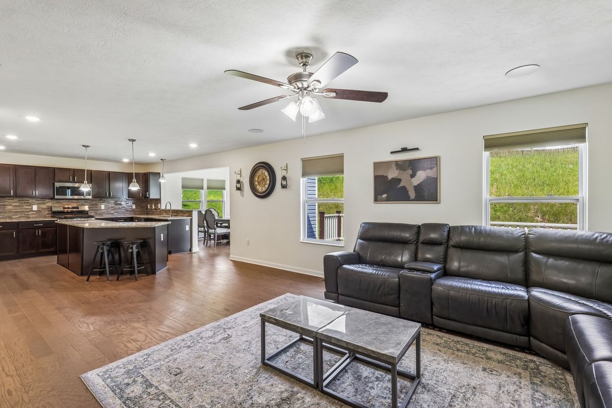 Building Photo - 1105 Deerfield Dr