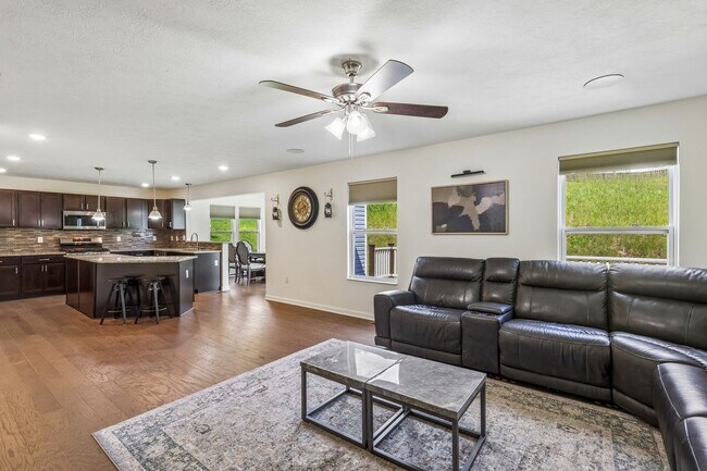 Building Photo - 1105 Deerfield Dr