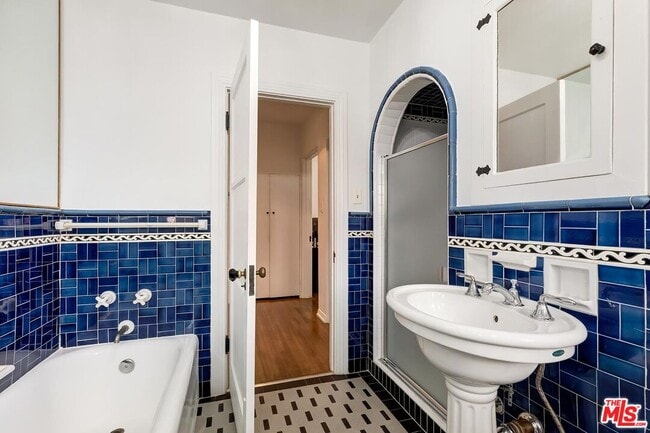 Building Photo - 1511 Pandora Ave