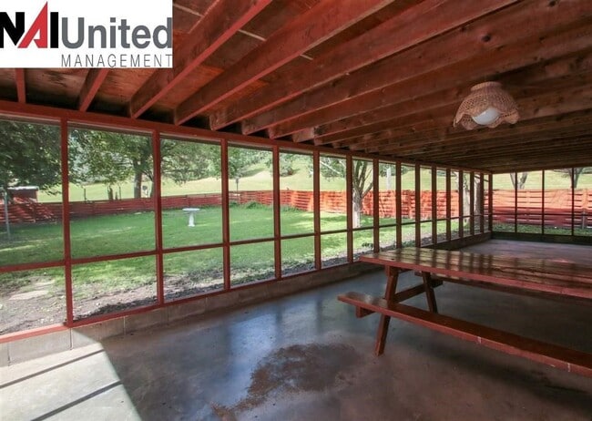 Building Photo - Three bedroom, one bathroom home for rent