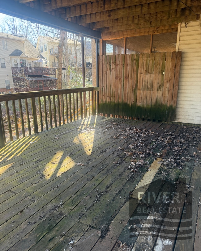 Building Photo - 212 Woodcastle Dr