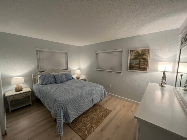 Building Photo - 299 E Central Blvd