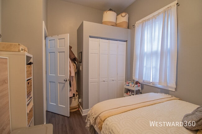 Building Photo - 2733 N Wayne Ave