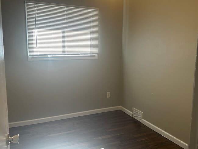 Building Photo - BEAUTIFUL 3 BEDROOM HOME