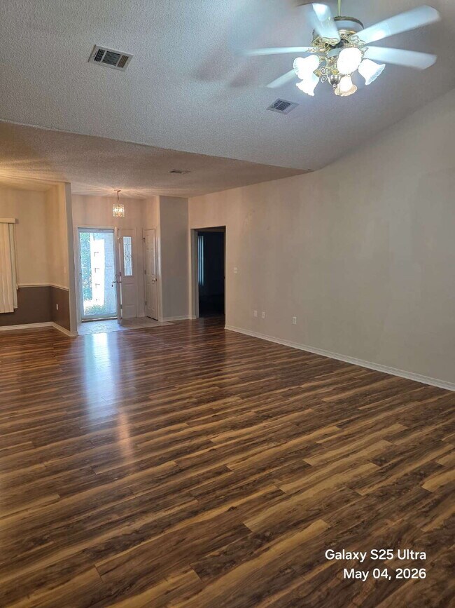 Building Photo - 4608 Scarlet Dr E