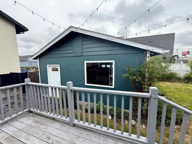 Building Photo - White Center Home