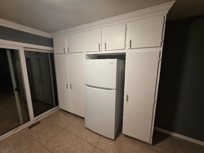 Building Photo - 528 Camrose Dr