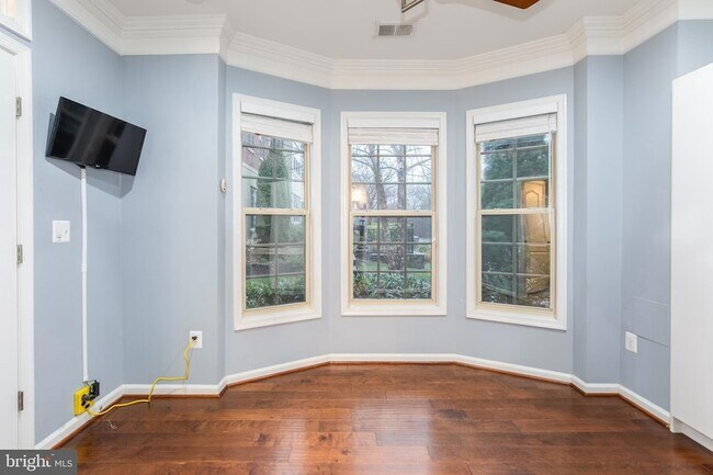 Building Photo - 704 Quayside Ct