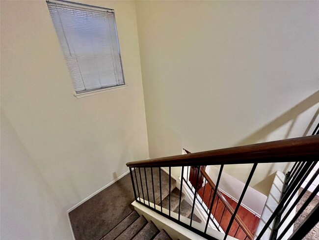 Building Photo - 3038 Sam Houston Dr