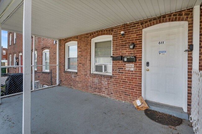 Building Photo - 611 Maude Ave