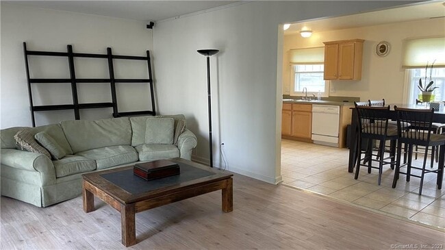 Building Photo - 35 Maple Tree Ave