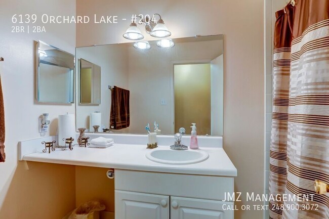 Building Photo - Wonderful West Bloomfield Condo