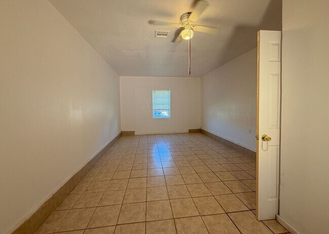 Building Photo - MWC HOME FOR RENT!
