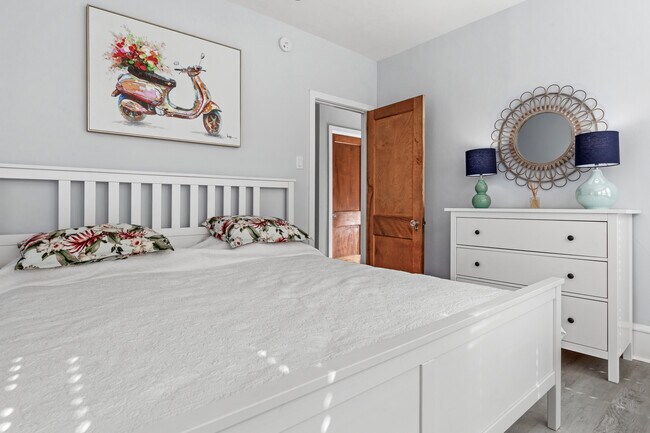 Building Photo - 100 S Amherst Ave