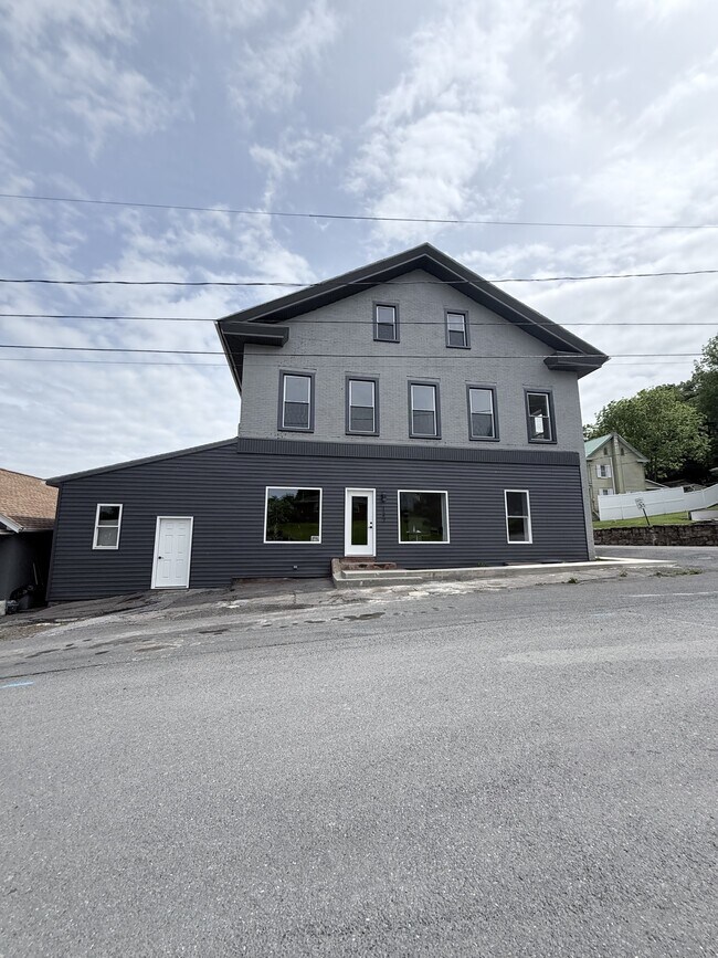 Building Photo - 127 Susanna St