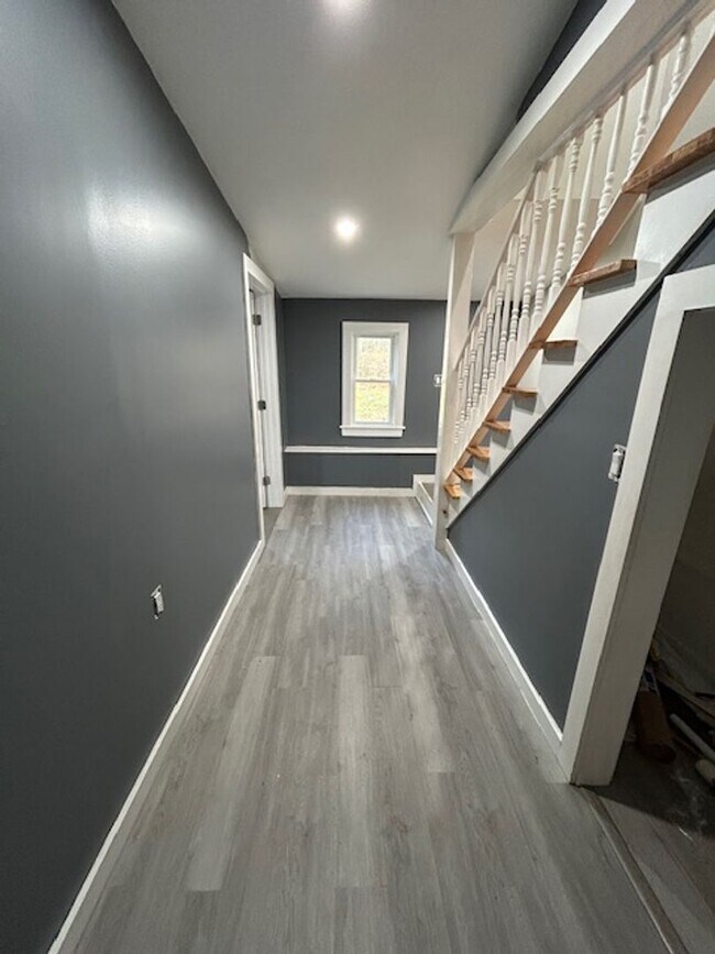 Building Photo - 35 Bath Rd