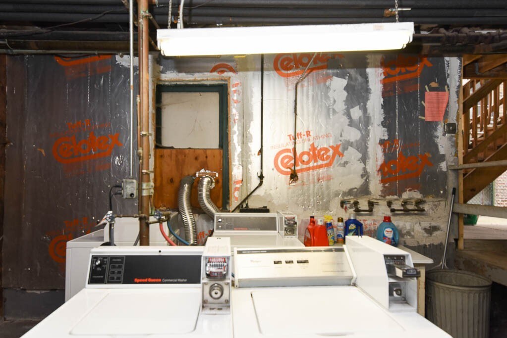 Building Photo - 2850 W Cullom Ave