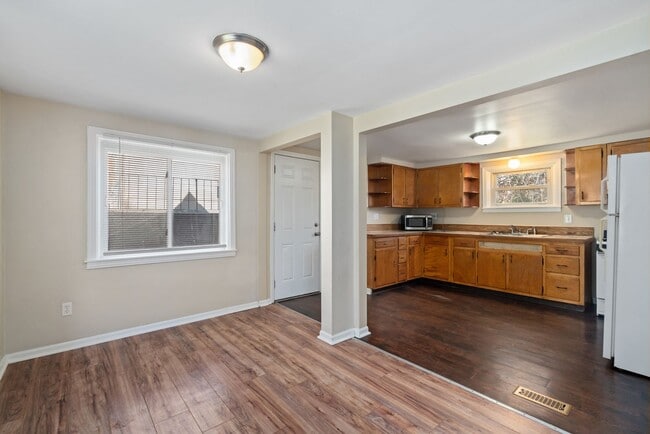 Building Photo - BLACK FRIDAY DEAL! SCORE 50% OFF 1ST MONTH'S RENT IF SIGNED BY NOV. 28! Cozy 3 Bedroom home in Mc...