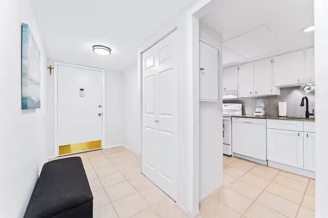 Building Photo - 3700 S Osprey Ave