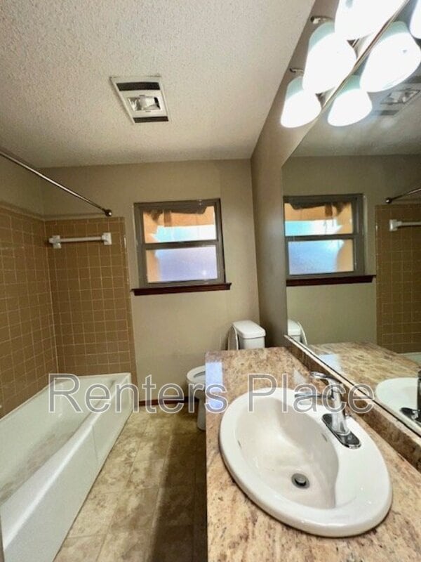 Building Photo - 6913 E 97th St