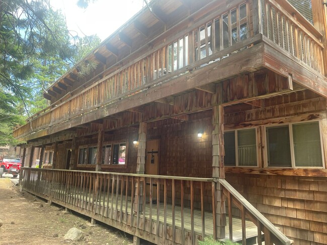 Primary Photo - 3bed 2.5bath Lodge Style Duplex