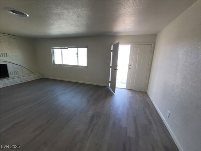 Building Photo - 3749 Ponderosa St