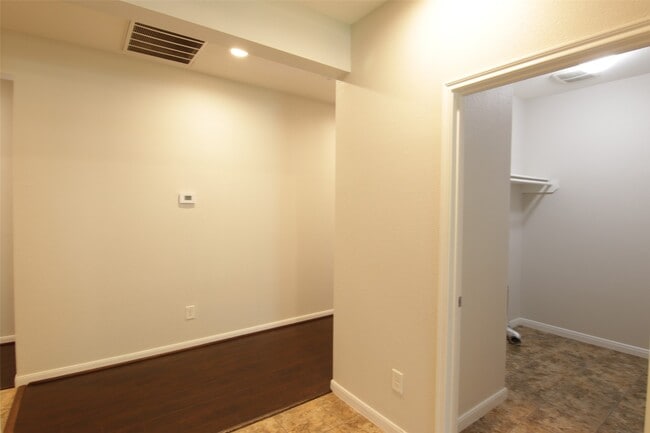 Building Photo - 9431 Black Tooth Way