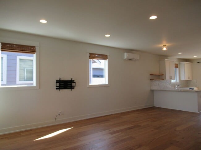 Building Photo - Light and Bright 3 bedroom, 1.5 bath home in Tehaleh