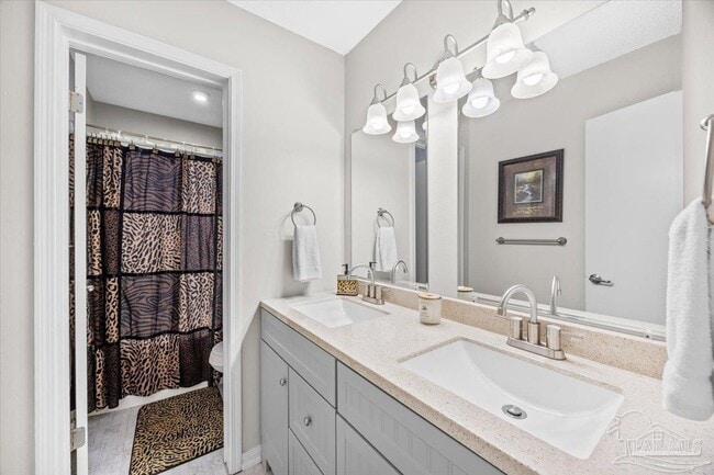 Building Photo - 3345 E Lloyd St