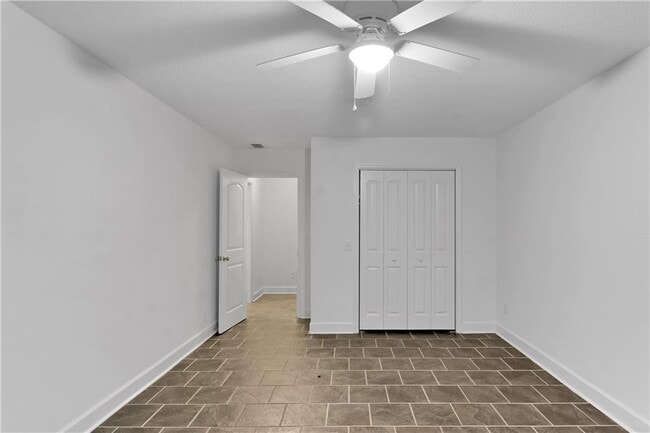 Building Photo - 204 Maple St